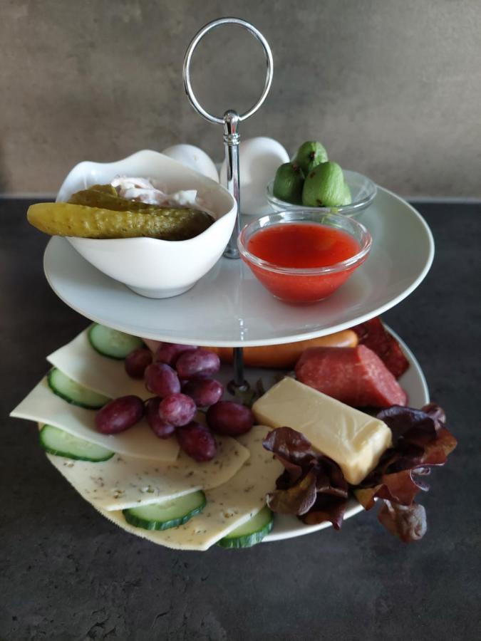 Luxury In Duisburg-rahm - Business & Leisure - 'netflix-minibar' Apartment
