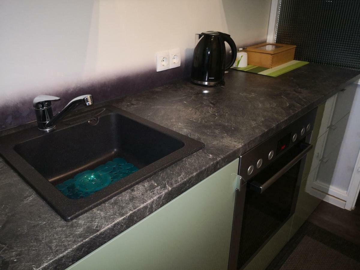 Luxury In Duisburg-rahm - Business & Leisure - 'netflix-minibar'