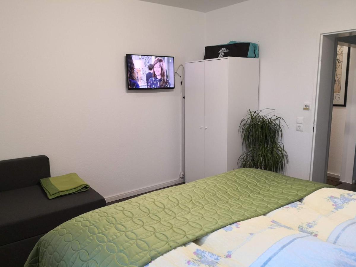 Luxury In Duisburg-rahm - Business & Leisure - 'netflix-minibar' Apartment Duisburg